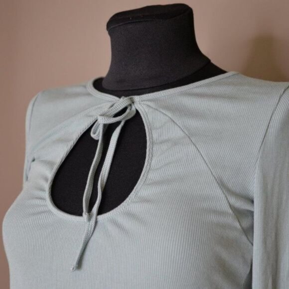 Aritzia Wilfred Harlequin Baby Blue Cut Out Crop Top Sz S - Picture 4 of 6